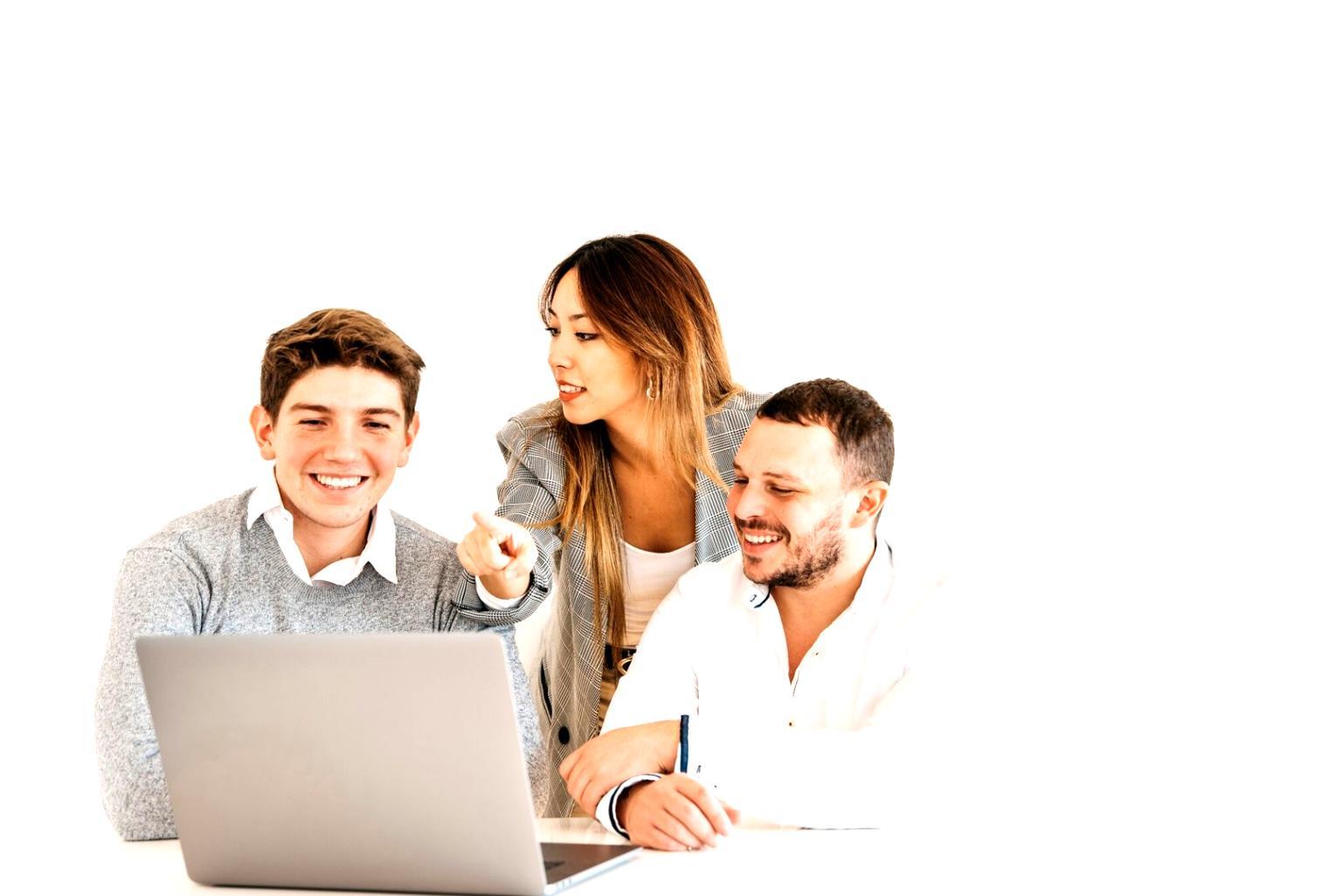 Étudiants internationaux découvrant le système financier français